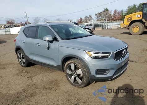 2020 Volvo Xc40 T5 Momentum z USA, uszkodzony, nr VIN YV4162UK5L2325825